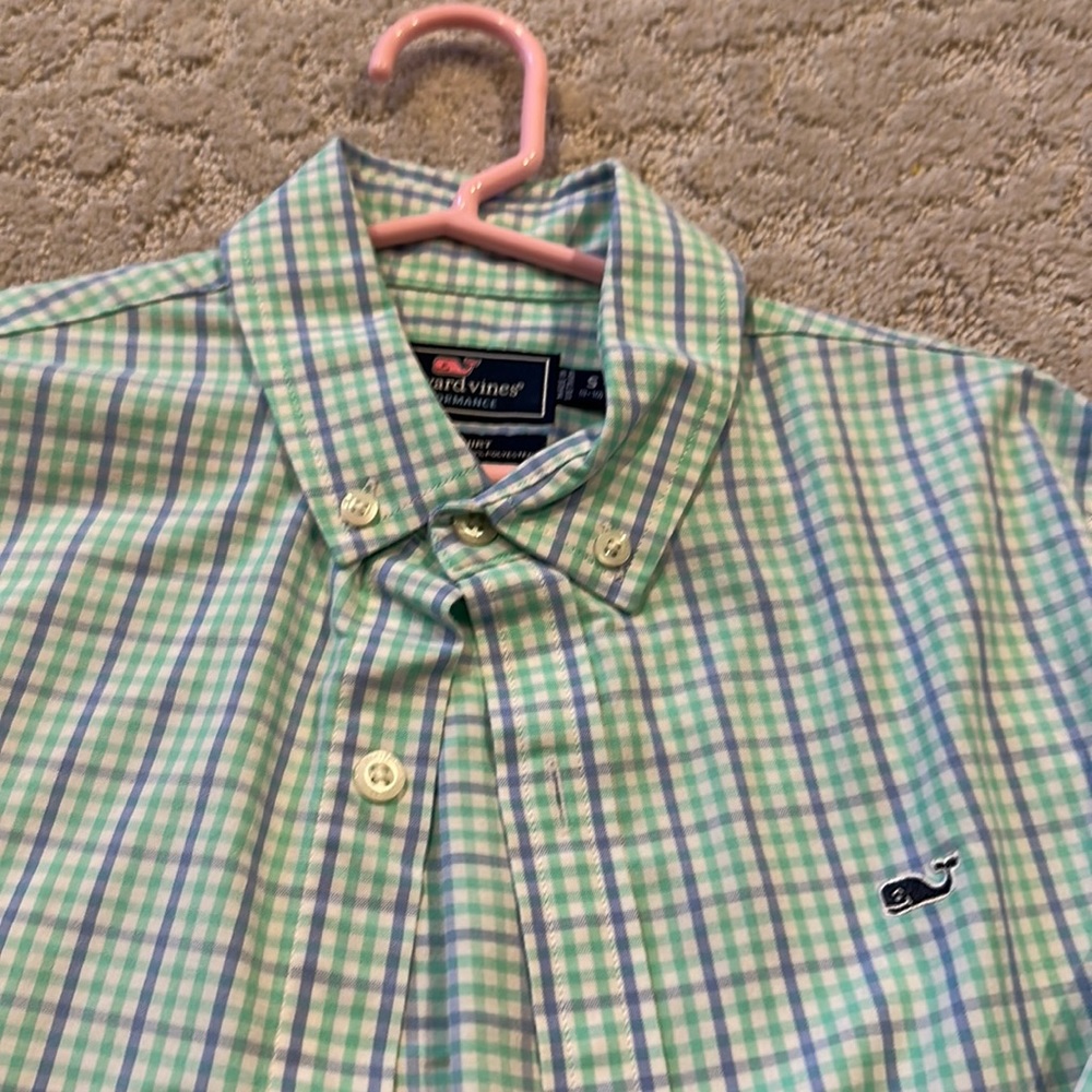 Vineyard vines buttondown boys S (8-10)